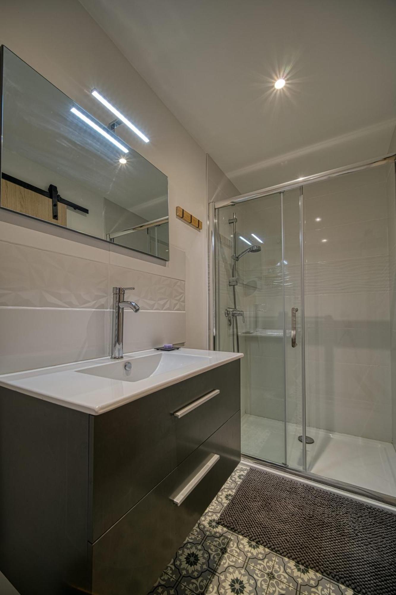 Maison Michonieres - Gite 3 Etoiles - 8 Personnes Miribel  المظهر الخارجي الصورة