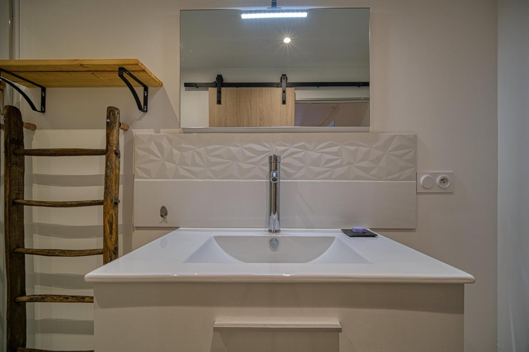 Maison Michonieres - Gite 3 Etoiles - 8 Personnes Miribel  المظهر الخارجي الصورة